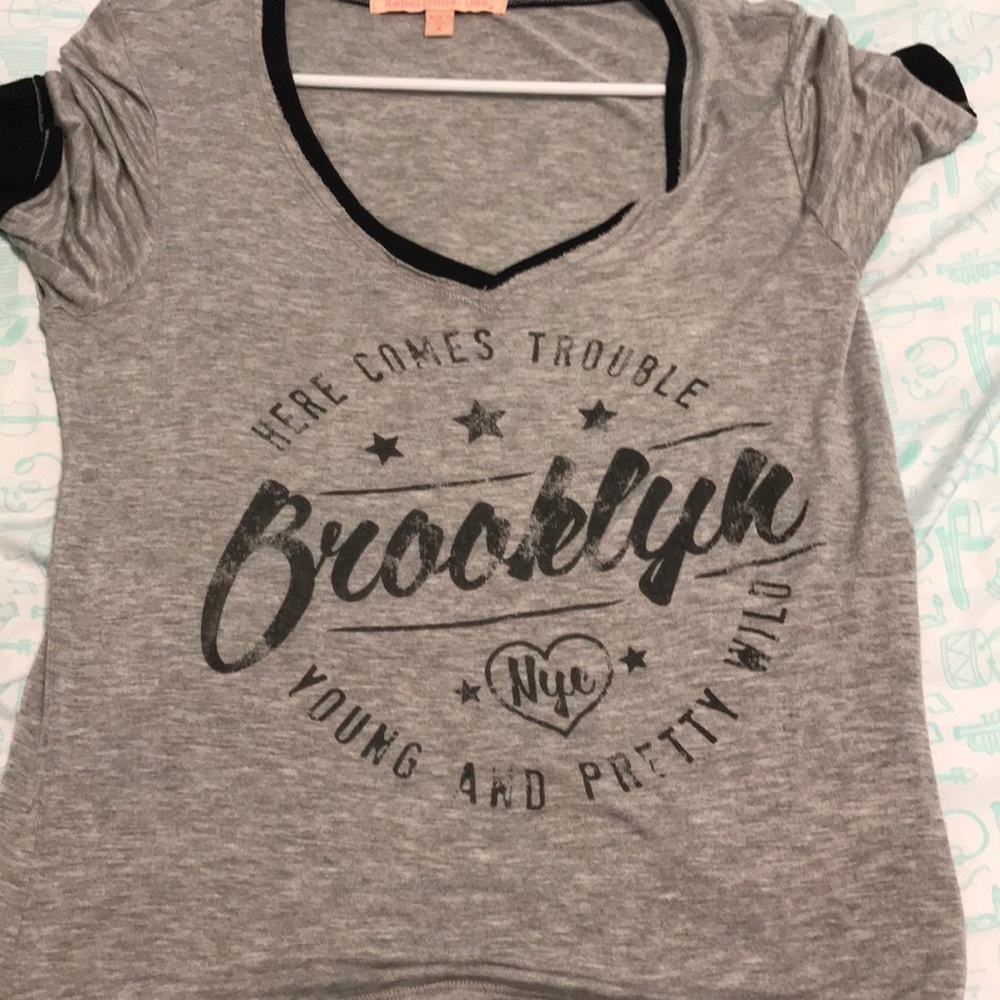 Grey tee shirt